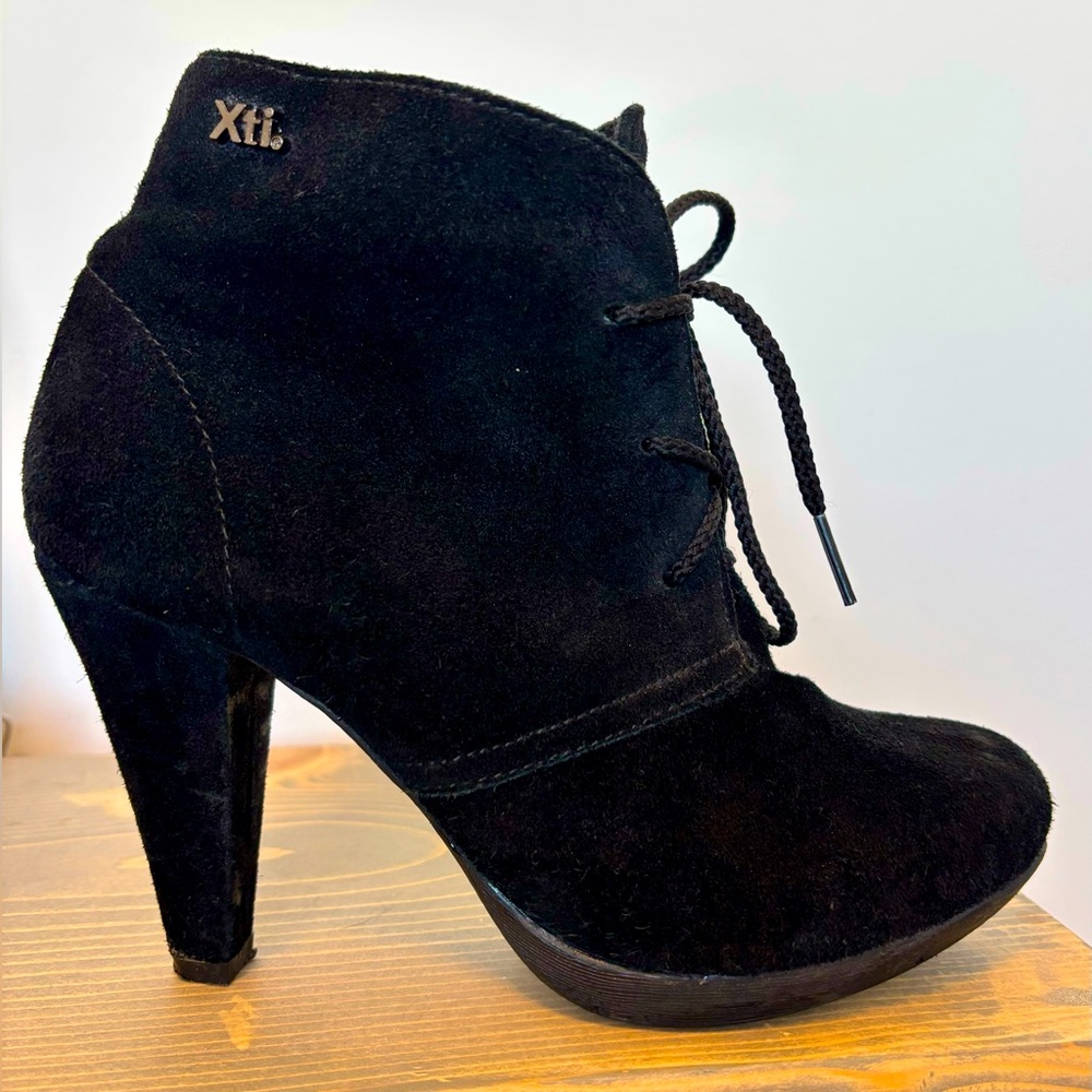 Black Suede High Heel Ankle Boots, Size 37 (fit like 7.5) Great Condition.